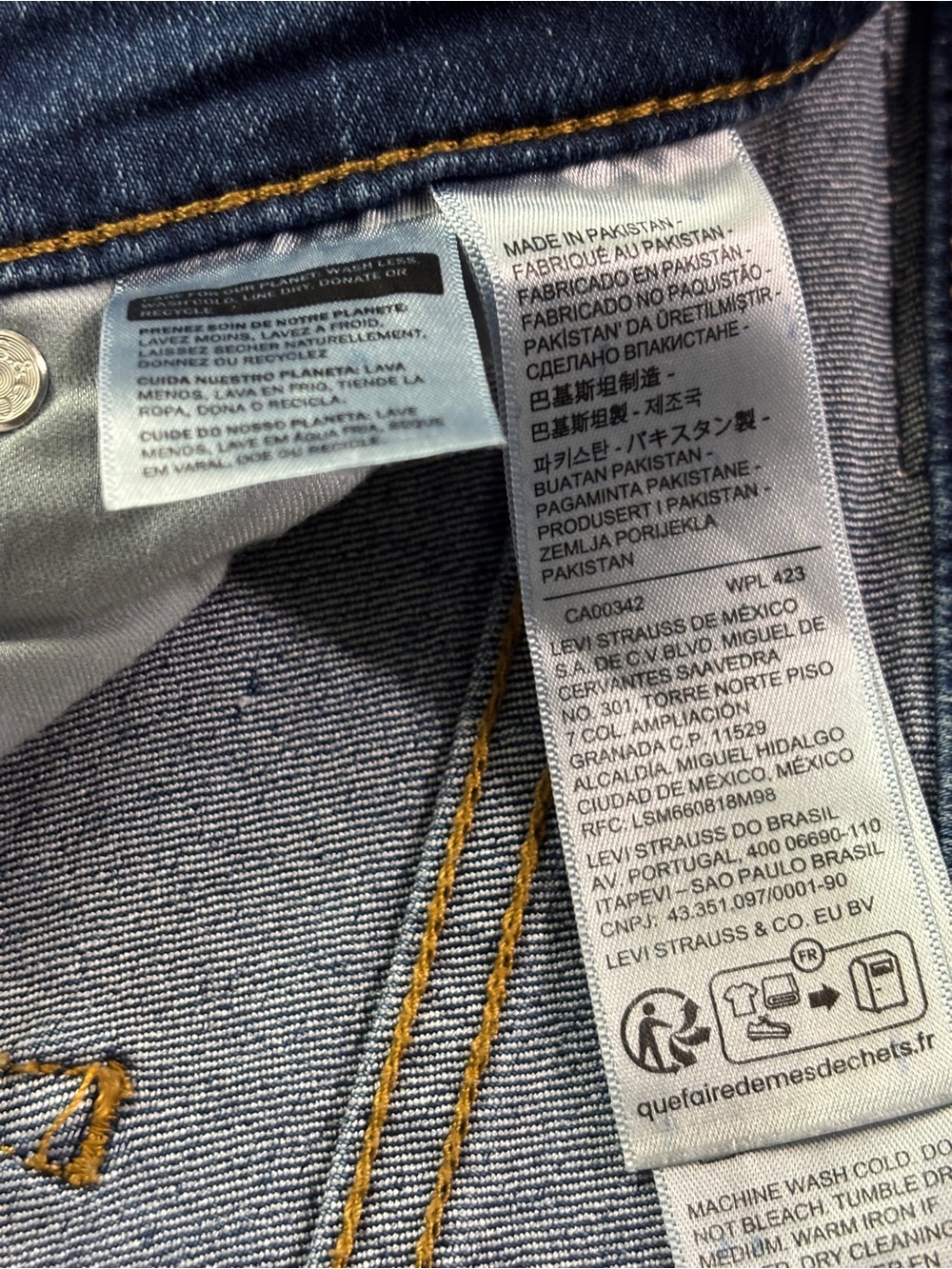 Levi's® Women’s Mid Rise 318 Shaping Wide Leg Jeans Size 29”X 32” - Picture 6 of 10